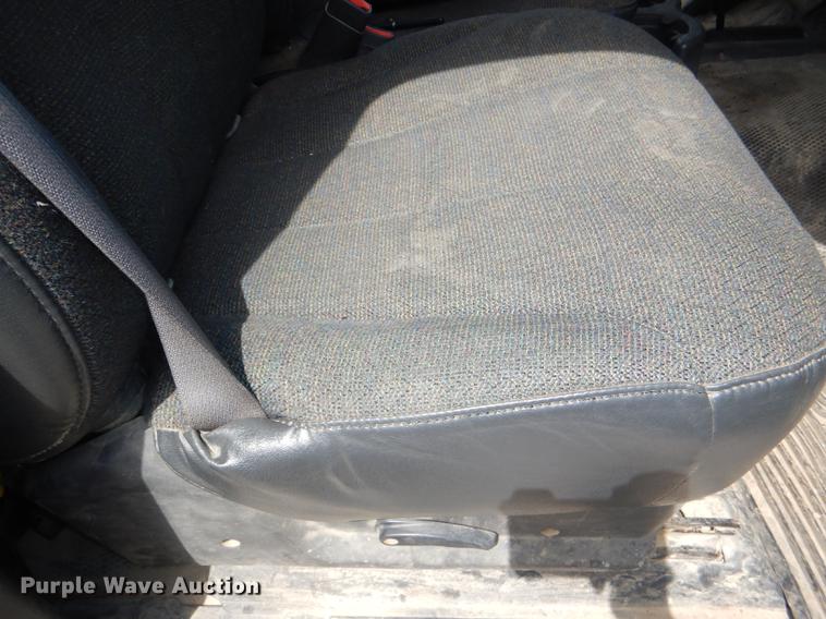 image for item DG1159 2001 Chevrolet Silverado 1500 pickup truck