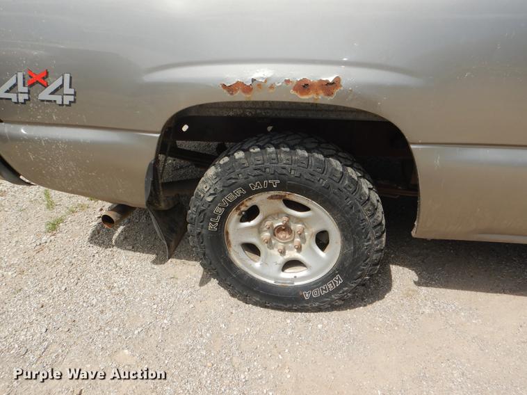 image for item DG1159 2001 Chevrolet Silverado 1500 pickup truck