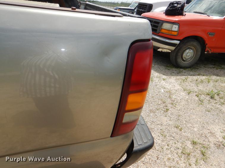 image for item DG1159 2001 Chevrolet Silverado 1500 pickup truck