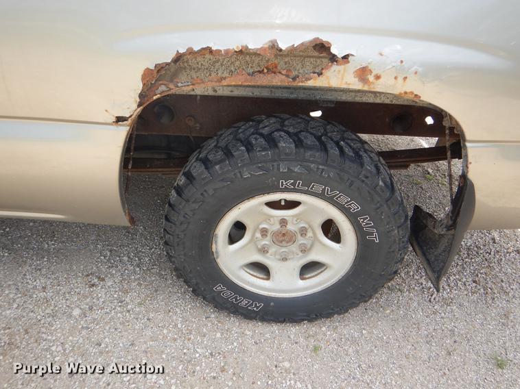 image for item DG1159 2001 Chevrolet Silverado 1500 pickup truck