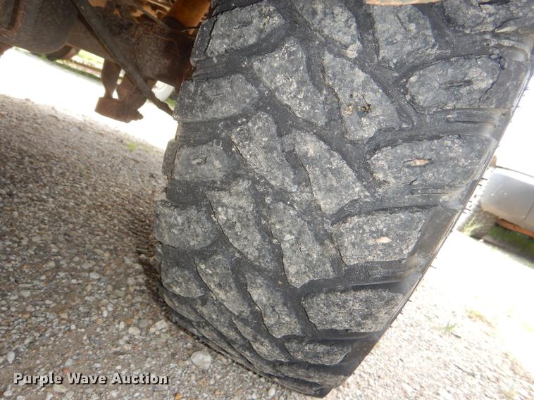 image for item DG1159 2001 Chevrolet Silverado 1500 pickup truck