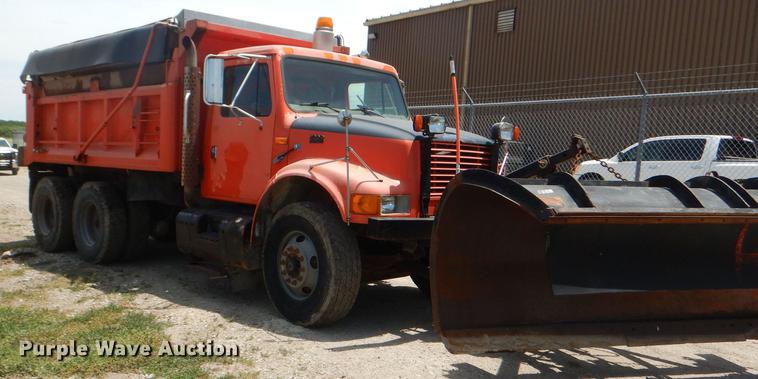 image for item DG1164 1997 International 4900 dump truck