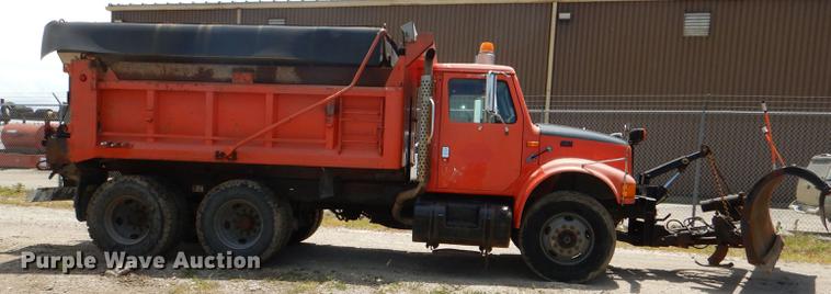 image for item DG1164 1997 International 4900 dump truck