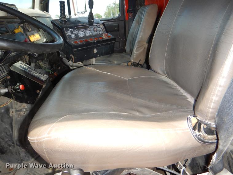 image for item DG1164 1997 International 4900 dump truck