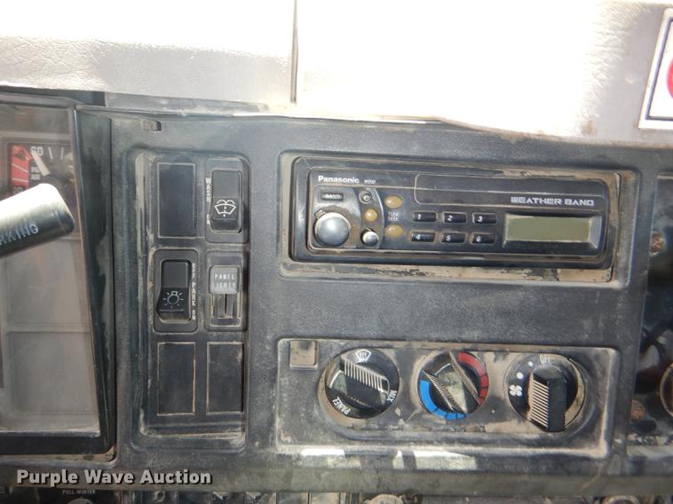 image for item DG1164 1997 International 4900 dump truck