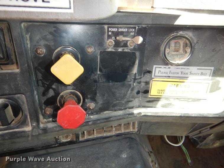 image for item DG1164 1997 International 4900 dump truck