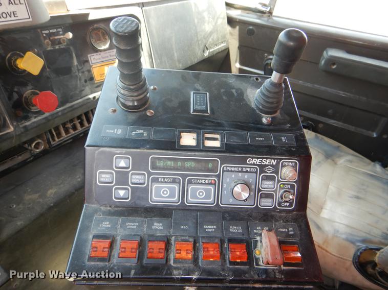 image for item DG1164 1997 International 4900 dump truck