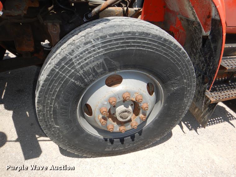 image for item DG1164 1997 International 4900 dump truck