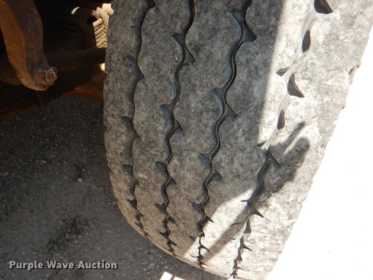 image for item DG1164 1997 International 4900 dump truck