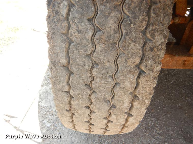 image for item DG1164 1997 International 4900 dump truck