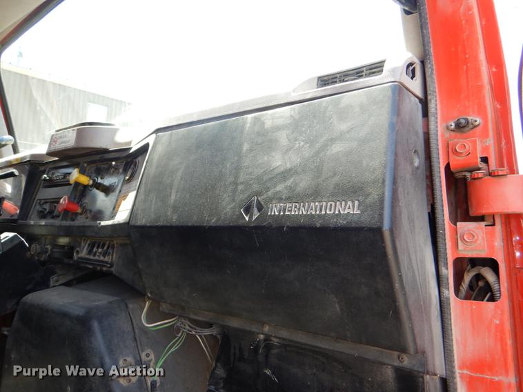 image for item DG1164 1997 International 4900 dump truck