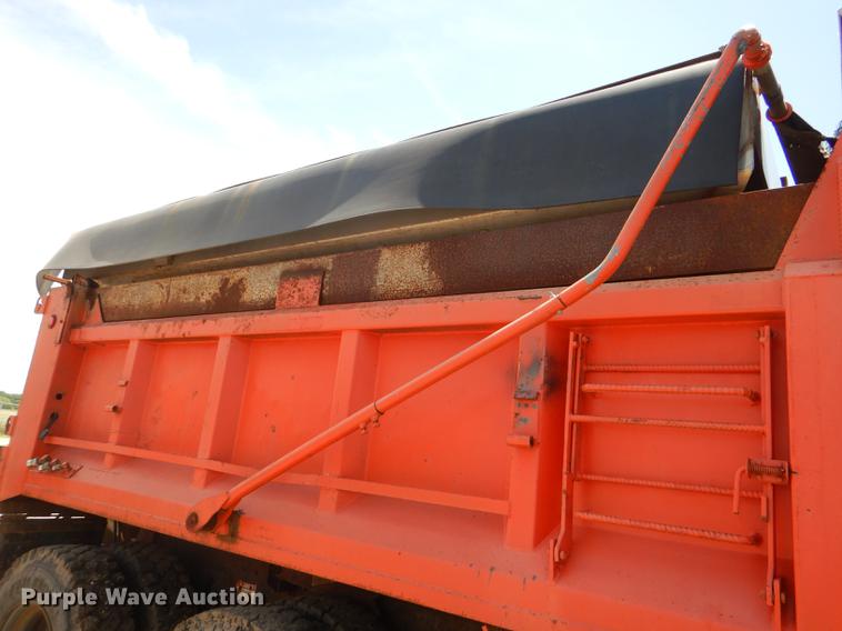 image for item DG1164 1997 International 4900 dump truck