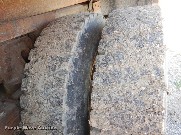 image for item DG1164 1997 International 4900 dump truck