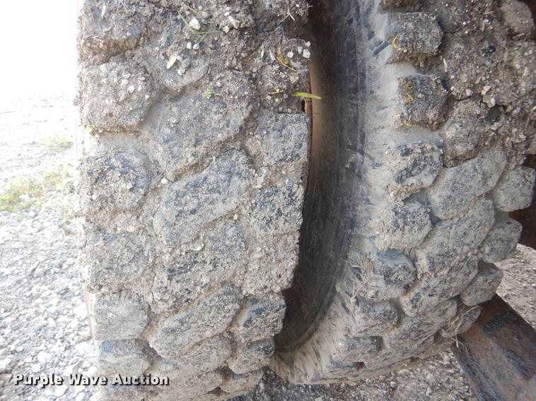 image for item DG1164 1997 International 4900 dump truck