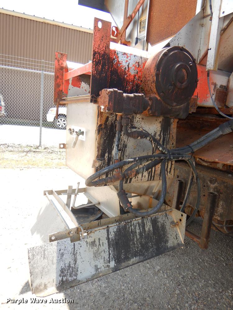 image for item DG1164 1997 International 4900 dump truck