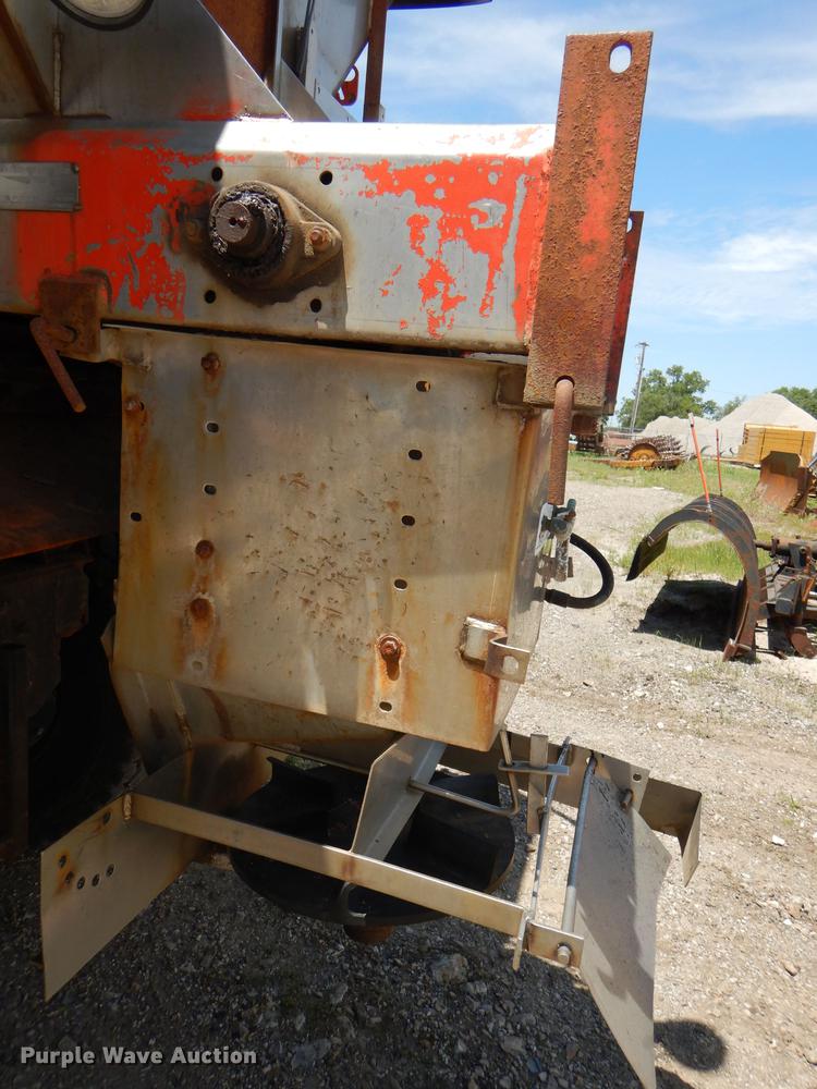 image for item DG1164 1997 International 4900 dump truck