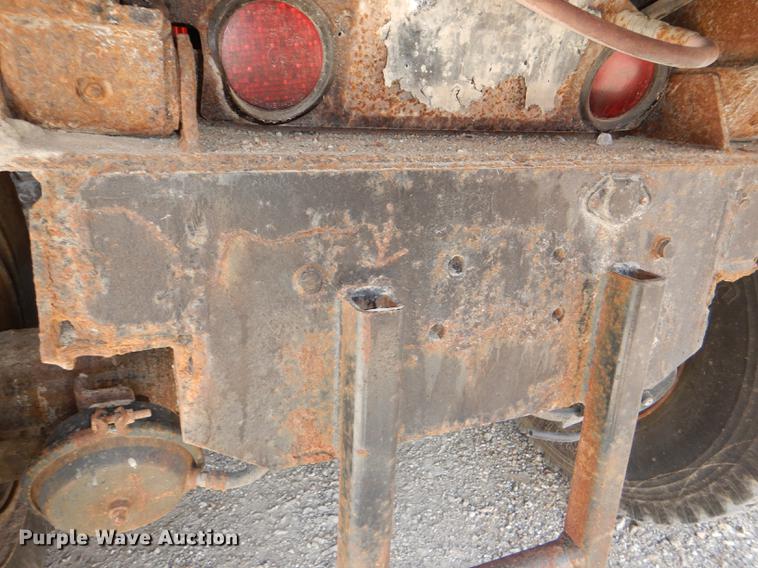 image for item DG1164 1997 International 4900 dump truck