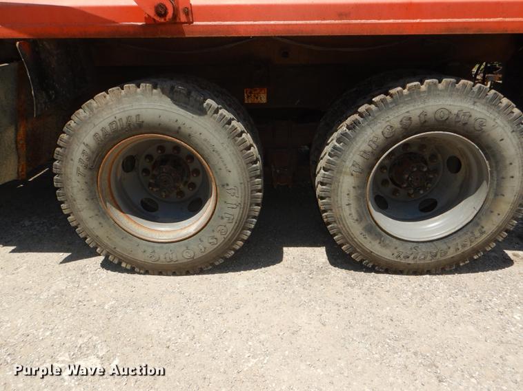 image for item DG1164 1997 International 4900 dump truck
