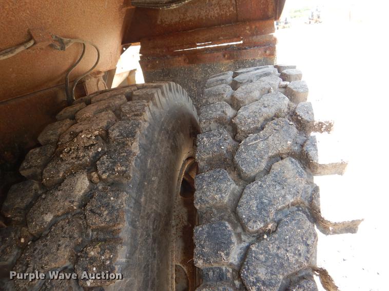 image for item DG1164 1997 International 4900 dump truck