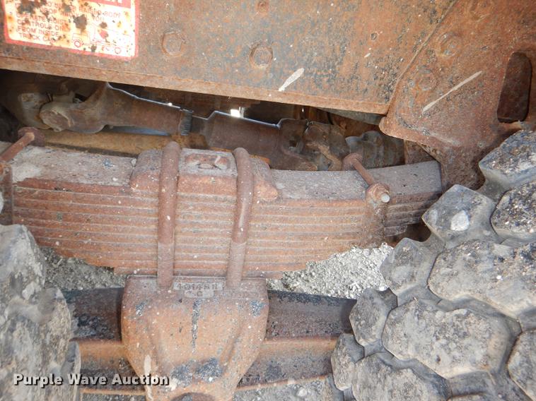 image for item DG1164 1997 International 4900 dump truck