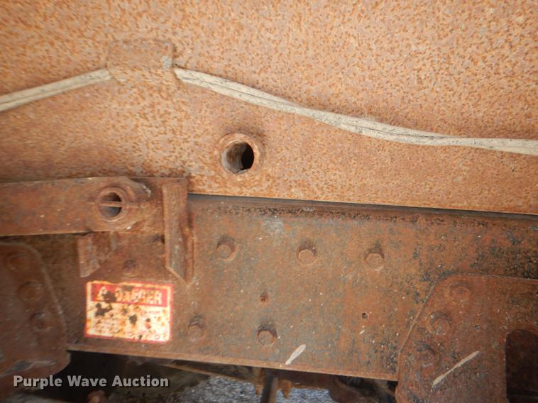 image for item DG1164 1997 International 4900 dump truck