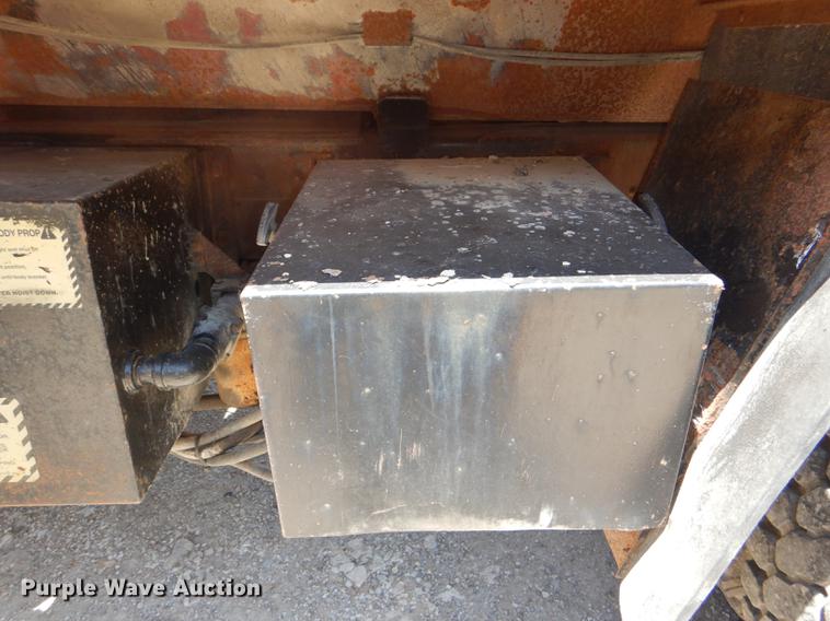 image for item DG1164 1997 International 4900 dump truck