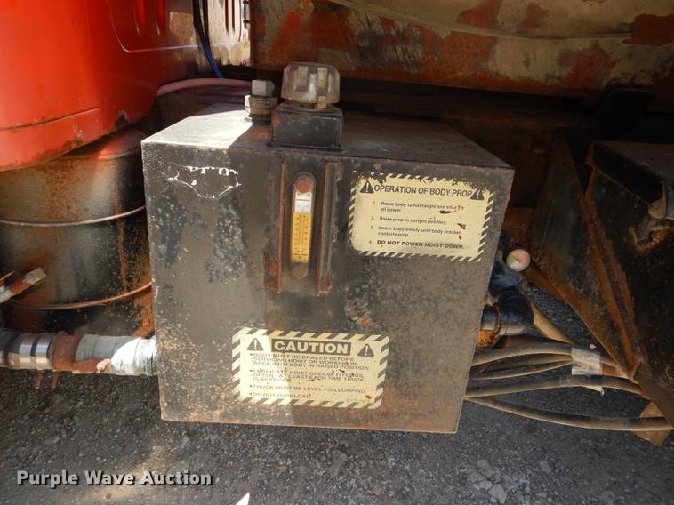 image for item DG1164 1997 International 4900 dump truck