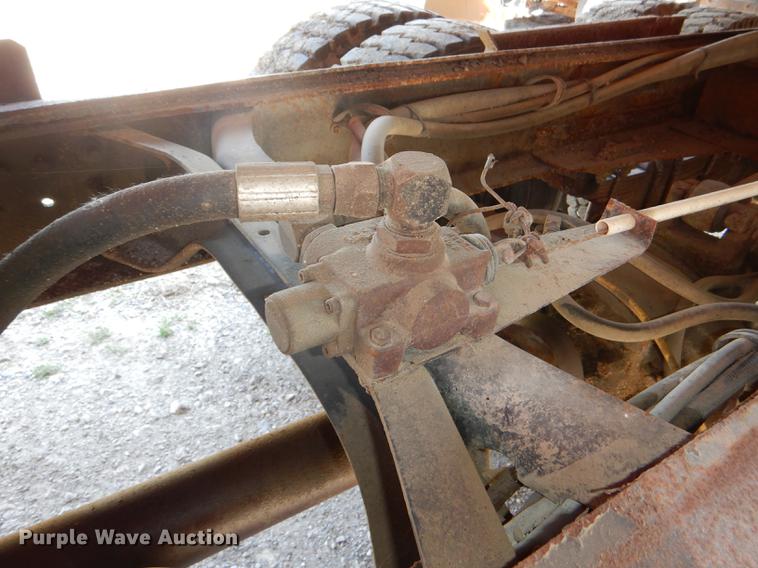 image for item DG1164 1997 International 4900 dump truck