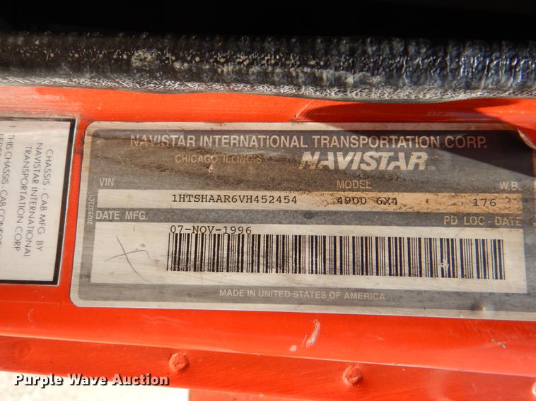 image for item DG1164 1997 International 4900 dump truck