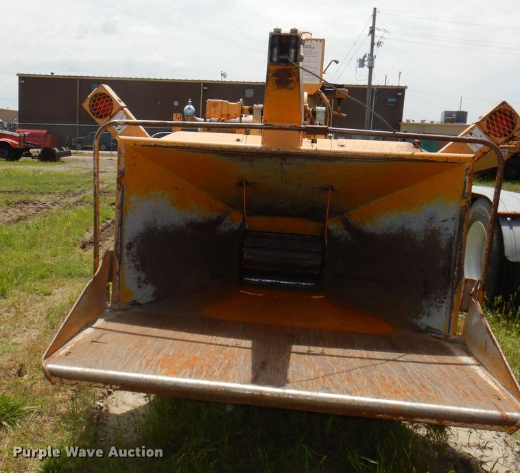 image for item DG1165 2003 Bandit 1590 wood chipper