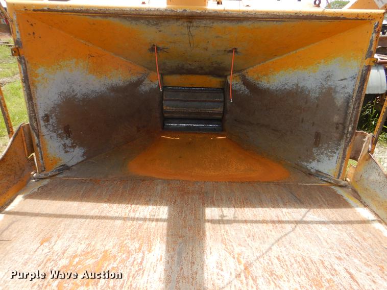 image for item DG1165 2003 Bandit 1590 wood chipper