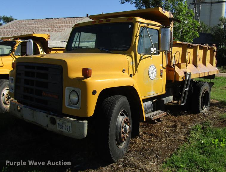 image for item DG1200 1986 International 1754 dump truck
