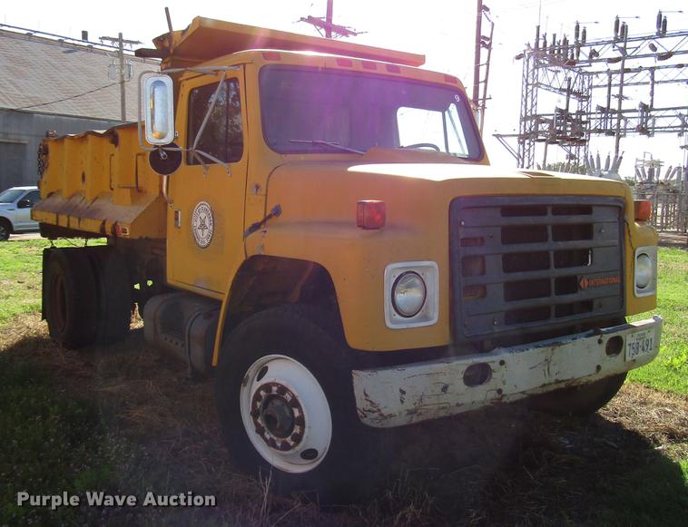 image for item DG1200 1986 International 1754 dump truck
