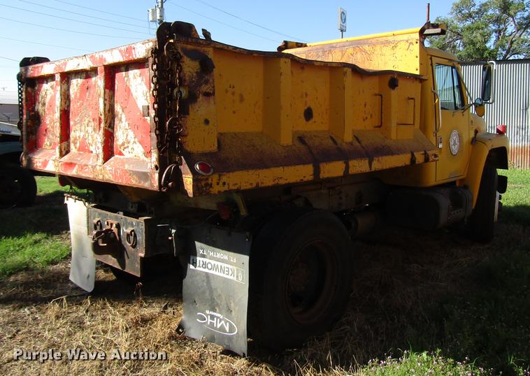 image for item DG1200 1986 International 1754 dump truck