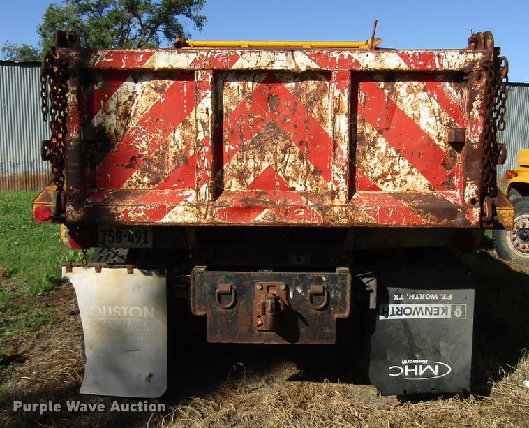 image for item DG1200 1986 International 1754 dump truck