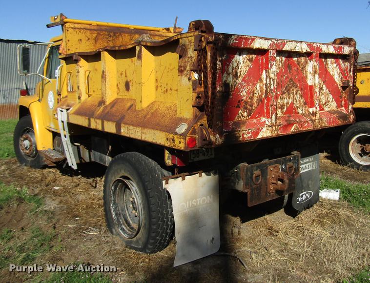 image for item DG1200 1986 International 1754 dump truck