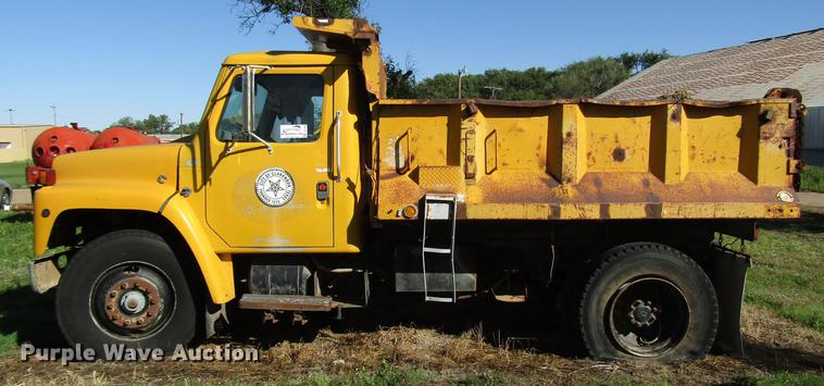 image for item DG1200 1986 International 1754 dump truck