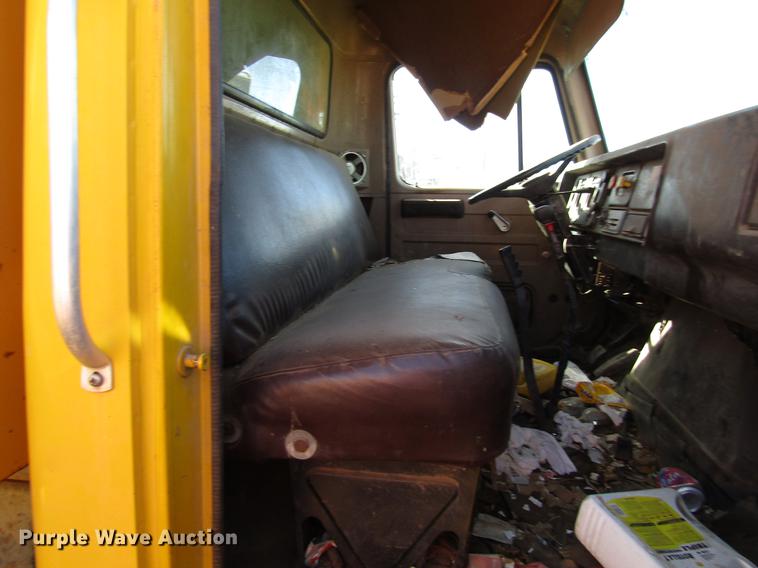 image for item DG1200 1986 International 1754 dump truck