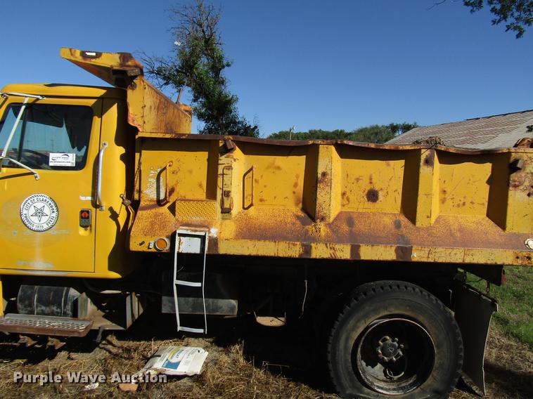 image for item DG1200 1986 International 1754 dump truck