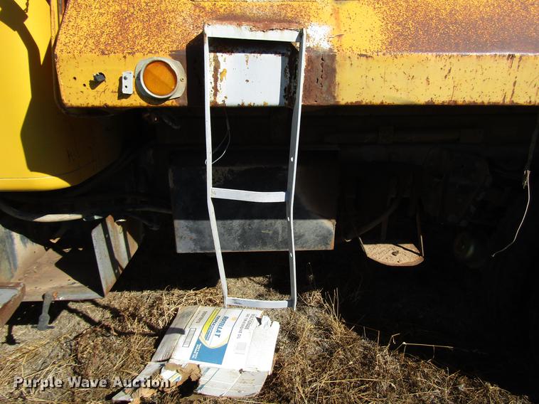 image for item DG1200 1986 International 1754 dump truck