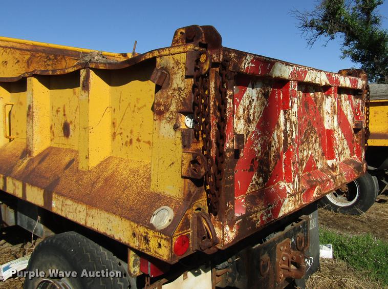 image for item DG1200 1986 International 1754 dump truck