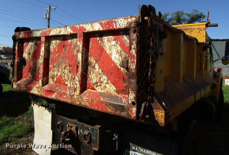 image for item DG1200 1986 International 1754 dump truck