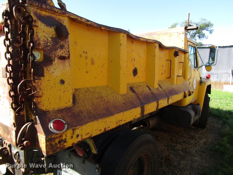 image for item DG1200 1986 International 1754 dump truck