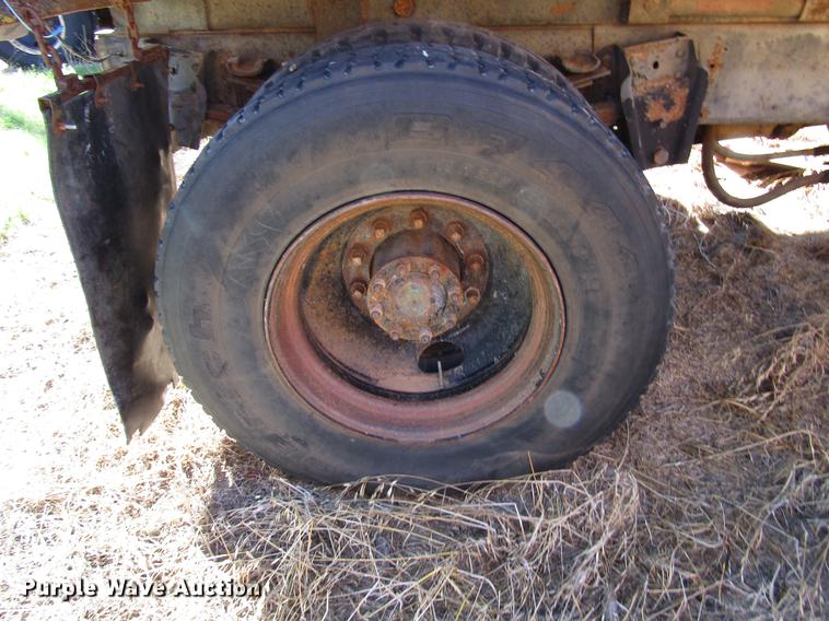 image for item DG1200 1986 International 1754 dump truck