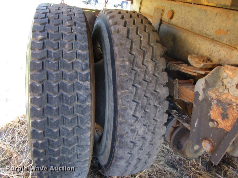 image for item DG1200 1986 International 1754 dump truck