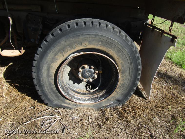 image for item DG1200 1986 International 1754 dump truck