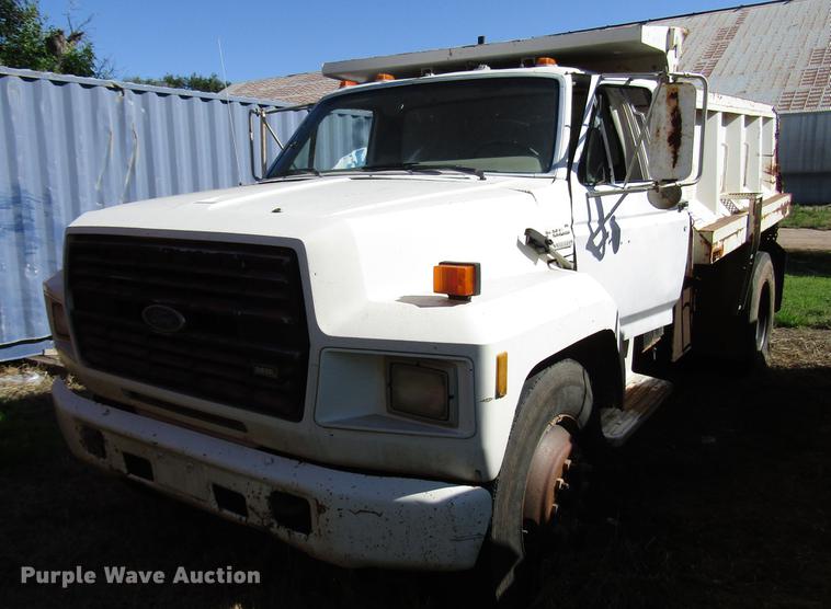 image for item DG1202 1989 Ford F800 dump truck