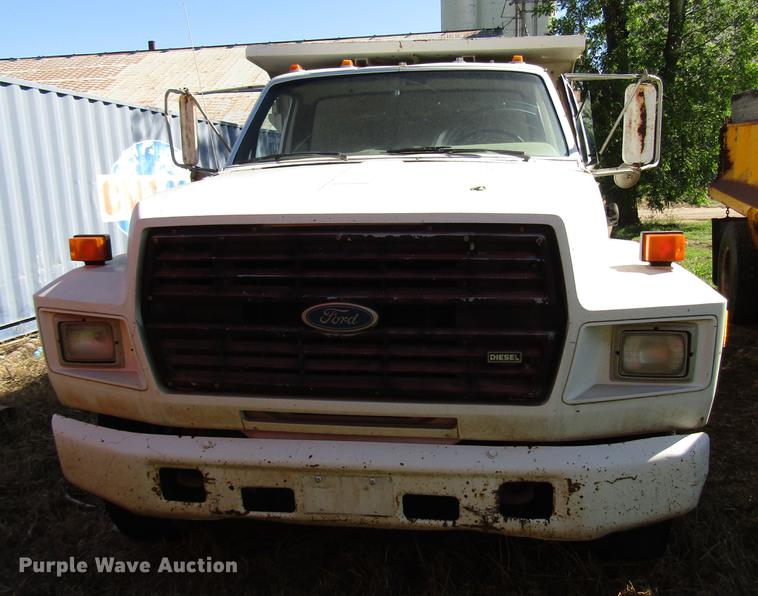 image for item DG1202 1989 Ford F800 dump truck