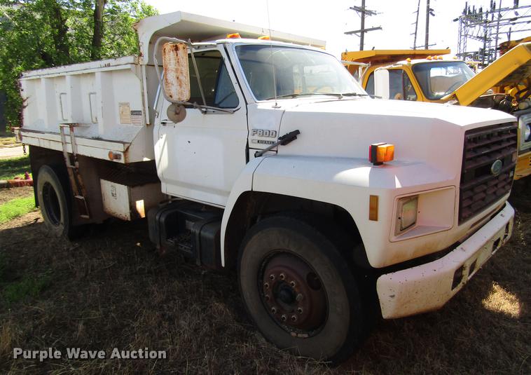 image for item DG1202 1989 Ford F800 dump truck