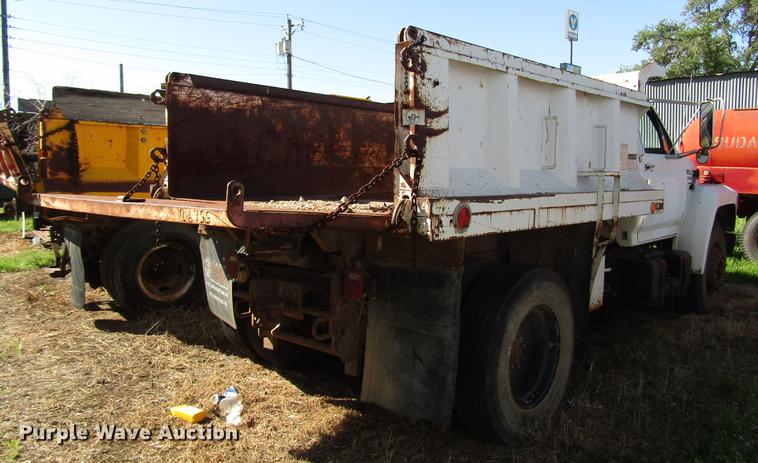 image for item DG1202 1989 Ford F800 dump truck